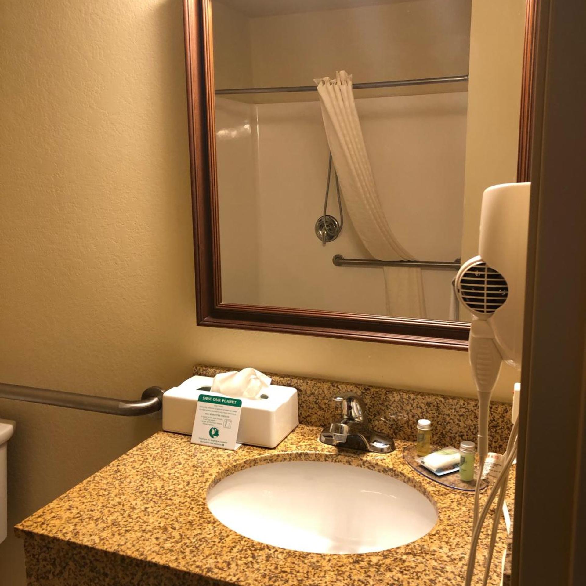 غرفة بسرير كوين لذوي الإعاقة، Cobblestone Inn & Suites Durand 8/9