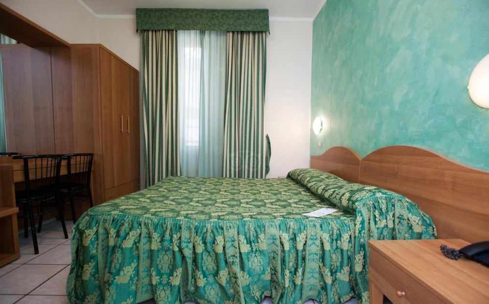Hotel 22 Marzo 23/57