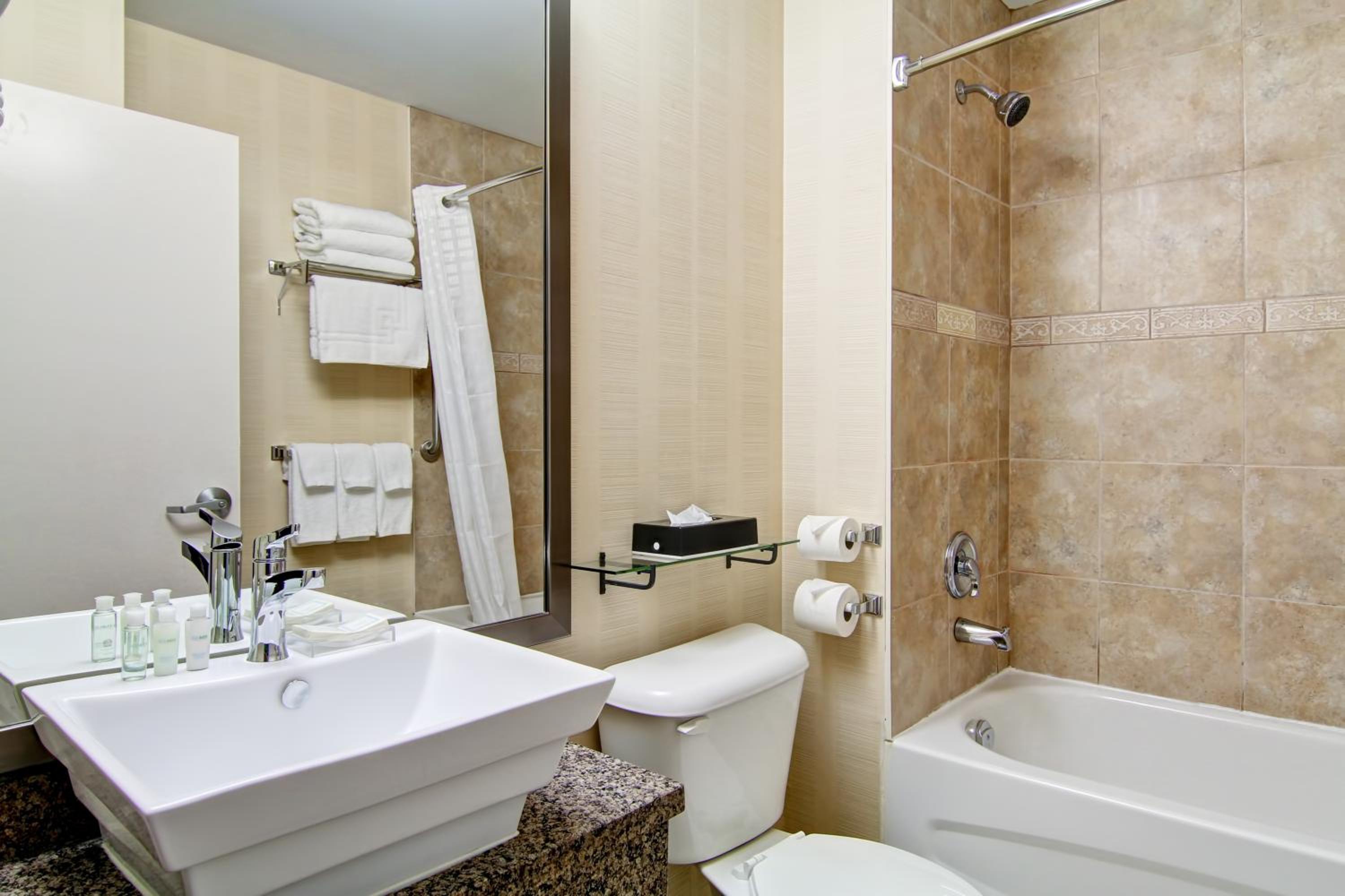 جناح بسريرين كوين، Best Western Plus Bowmanville 6/7