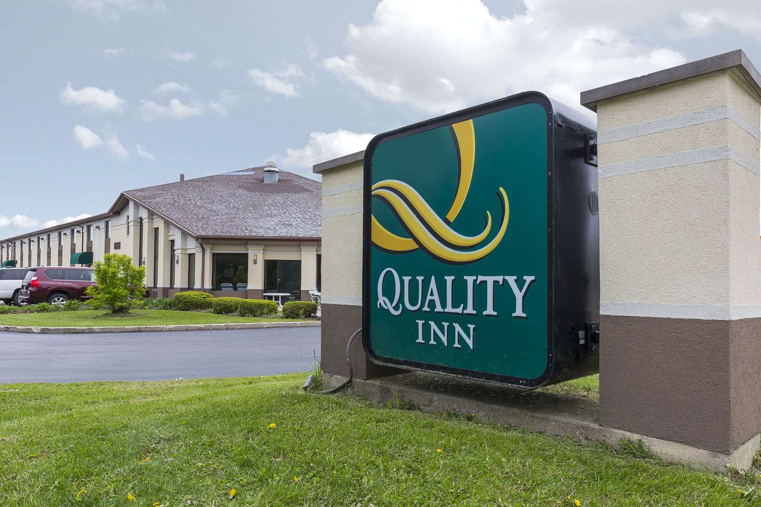 Quality Inn Sycamore - DeKalb 2/43