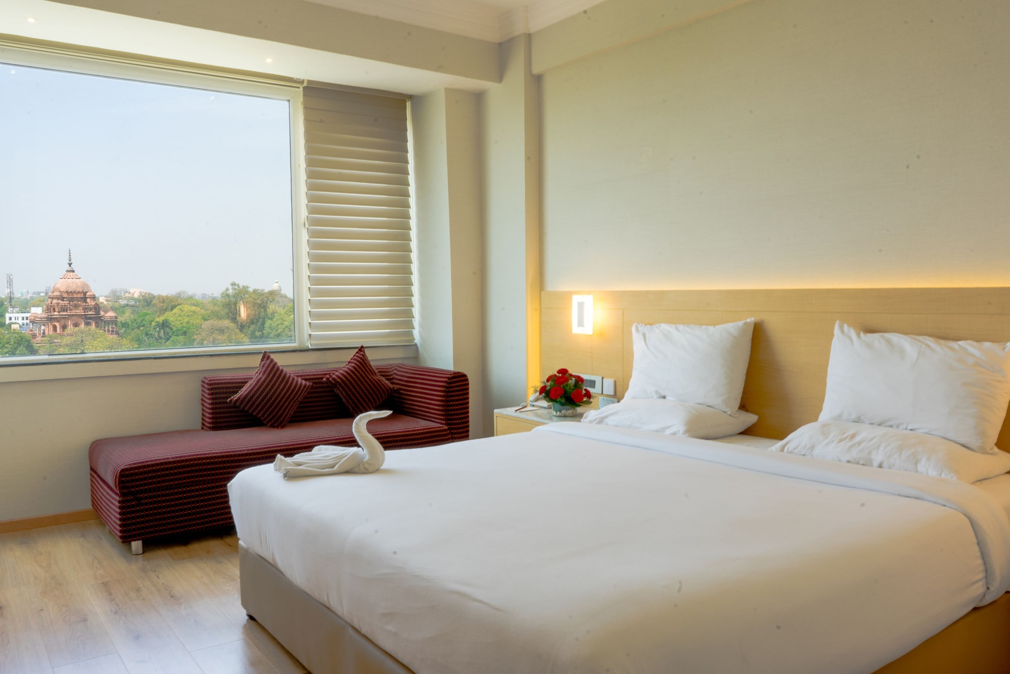 LUXURY, KING BED, CITY VIEW, EXECUTIVE LEVEL