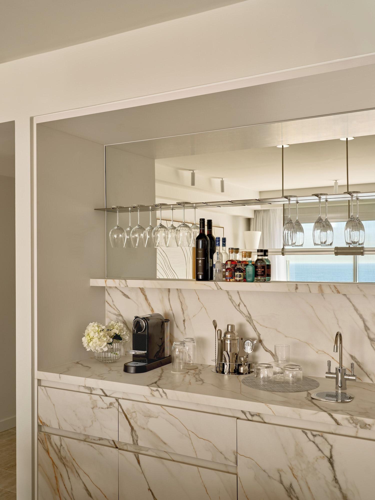 Pacific, Suite, Club Lounge Access