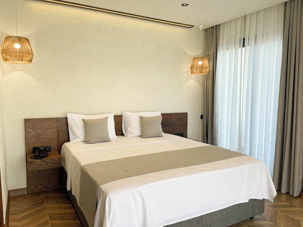 Now Boutique Hotel 4/17