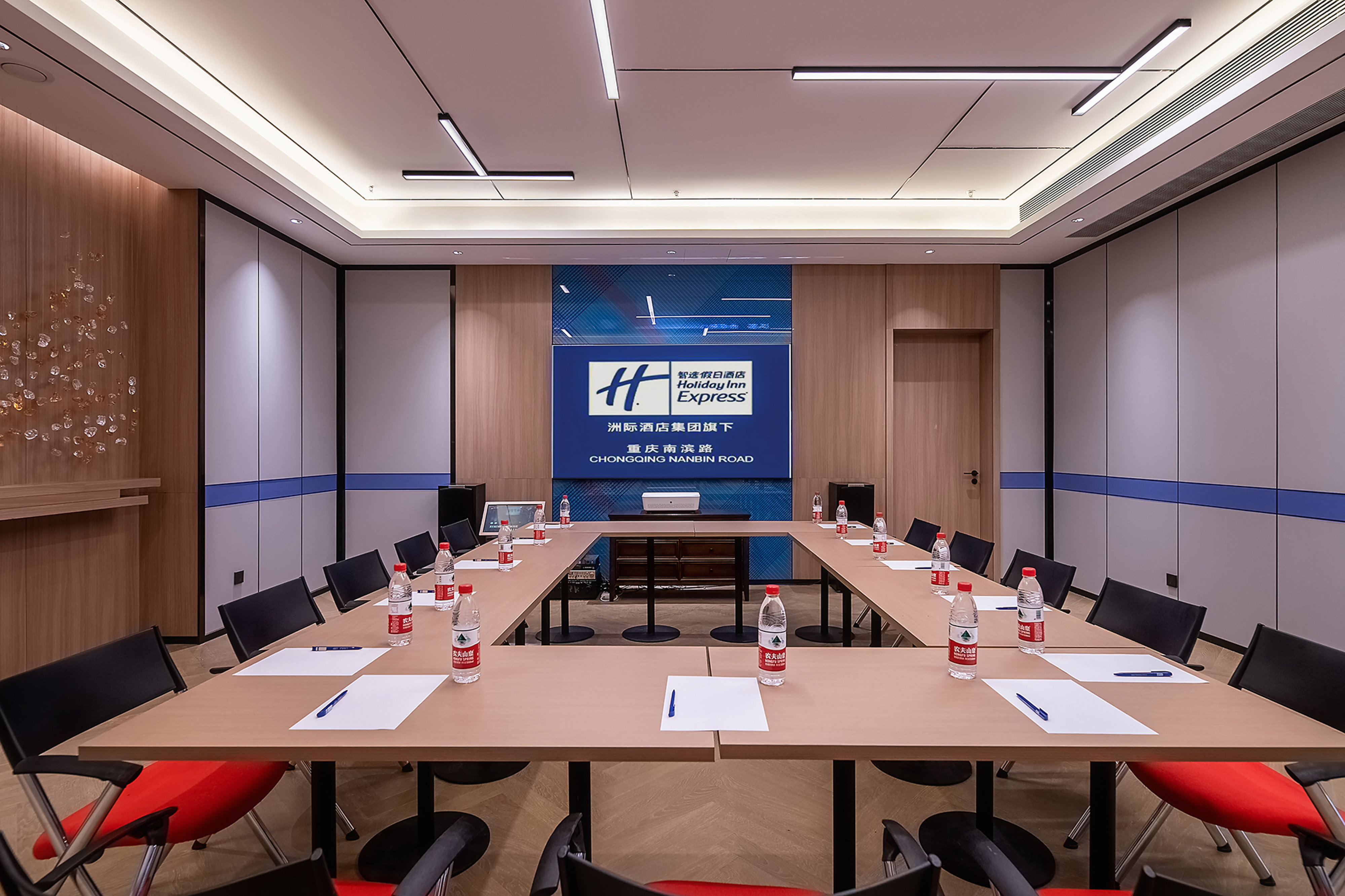Holiday Inn Express Chongqing Nanbin Road 28/36