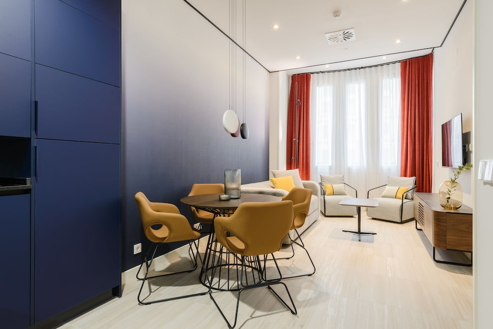 Smartrental Collection Gran Via Centric 37/50