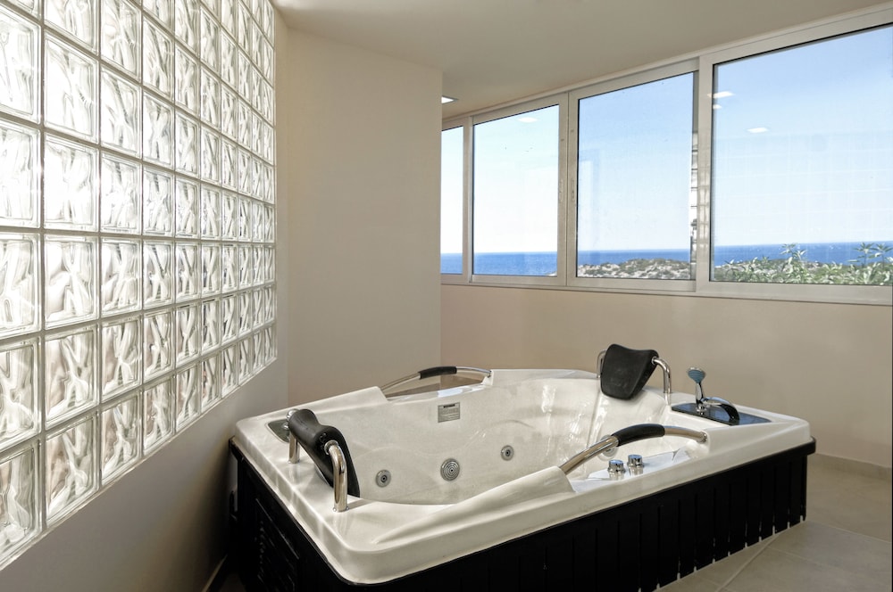 Mistral Mare Hotel 37/38