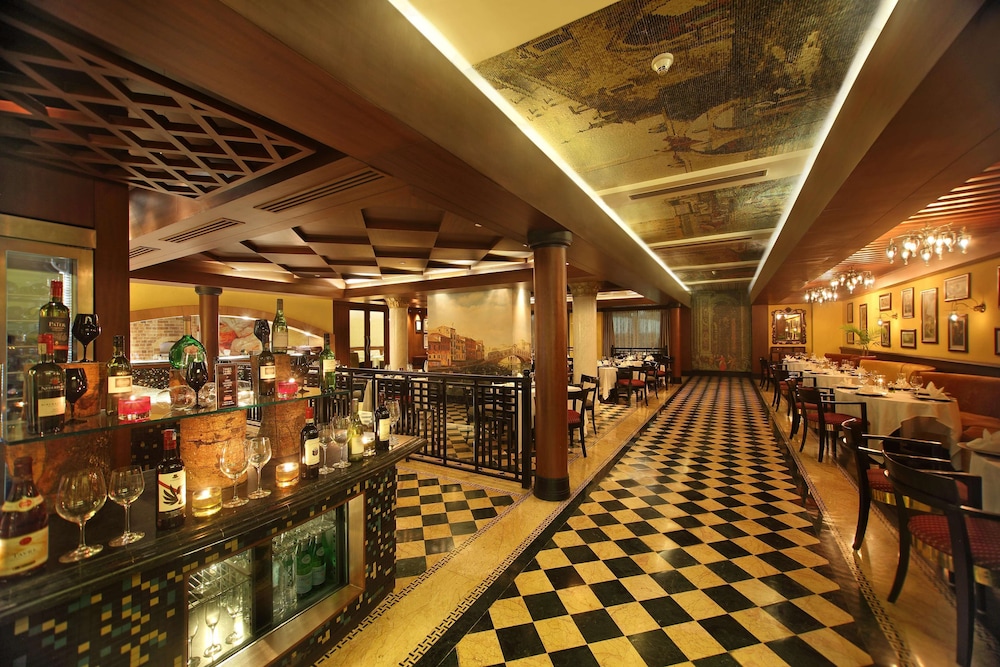 Gokulam Grand Hotel Spa 71/75