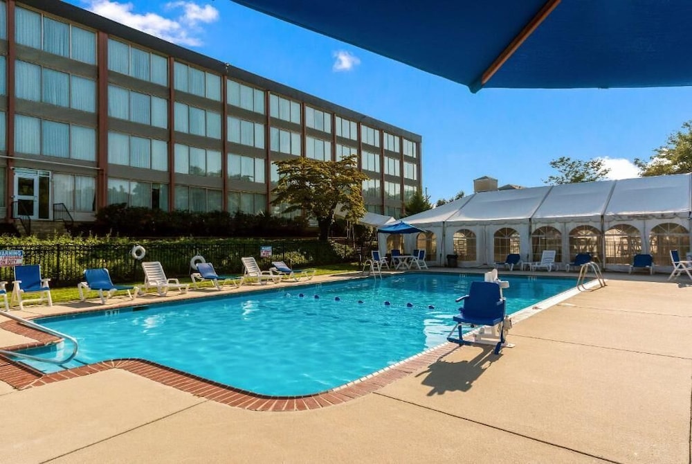 Exton Hotel And Conference Center 3/39