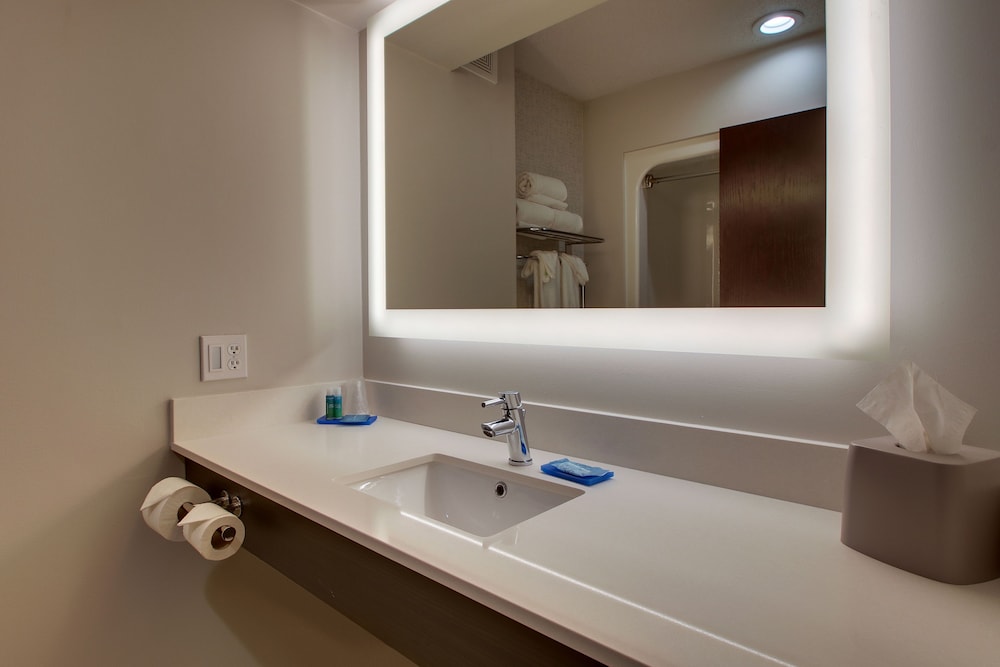 Holiday Inn Express Suites Lebanon 17/57