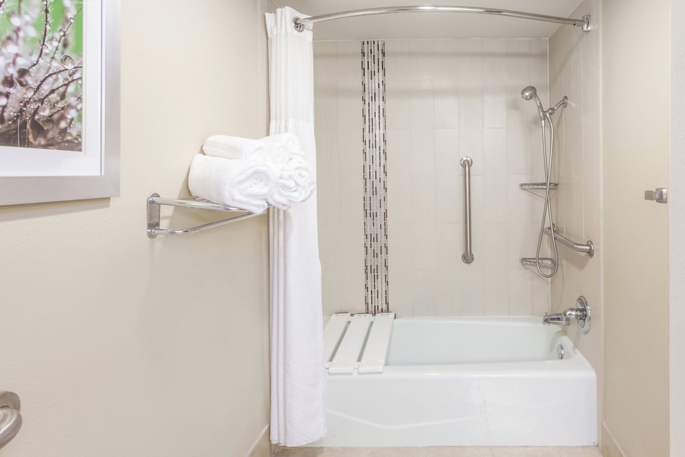 Holiday Inn Hotel And Suites Oklahoma City North 32/32