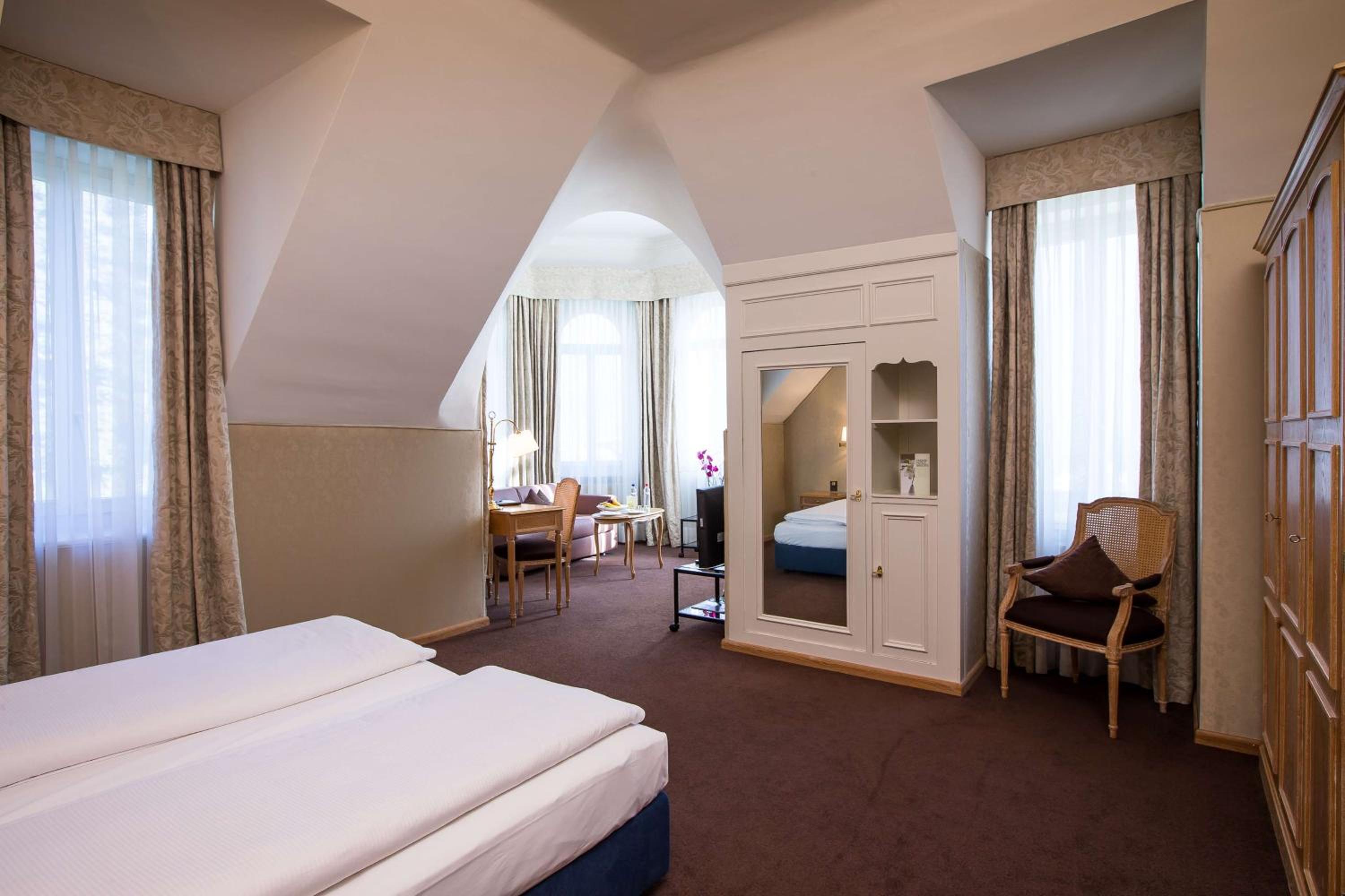 جناح جونيور ديلوكس بسرير كينج، Grand Hotel Beau Rivage 7/10