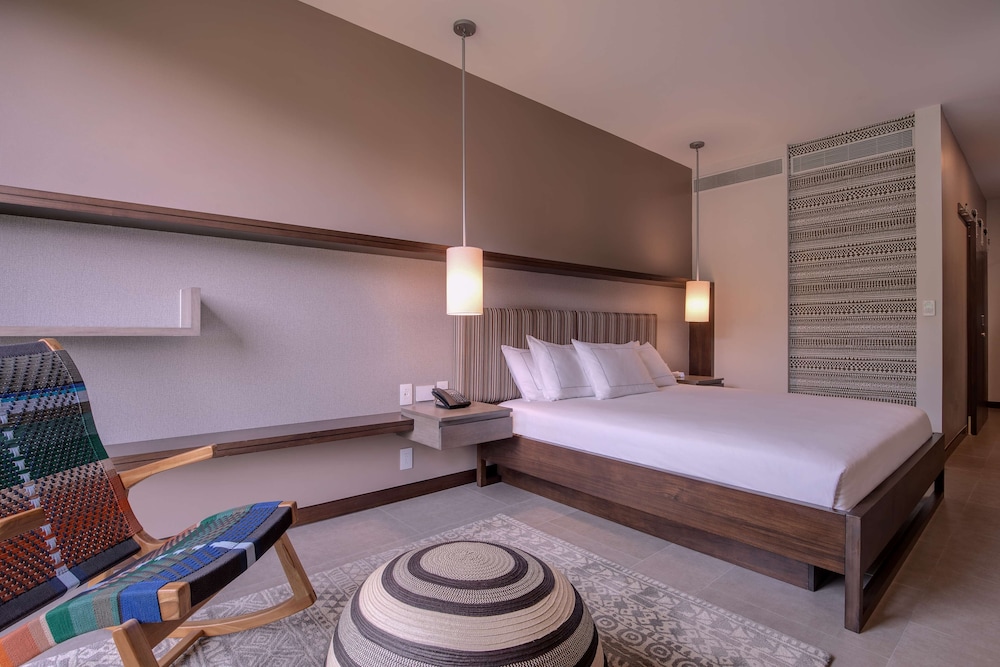 Botanika Osa Peninsula, Curio Collection by Hilton 14/73