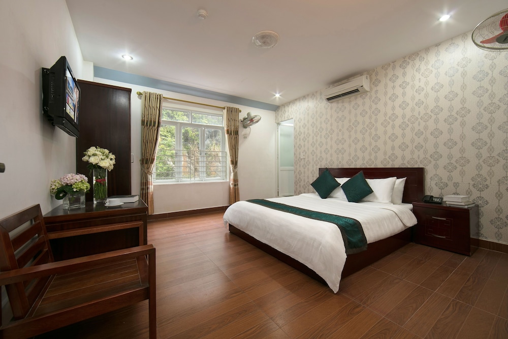 Catba Island Hotel 7/50