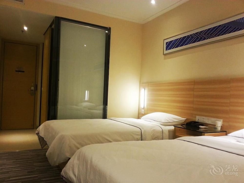 Denise Hotel Shangxiajiu 7/31