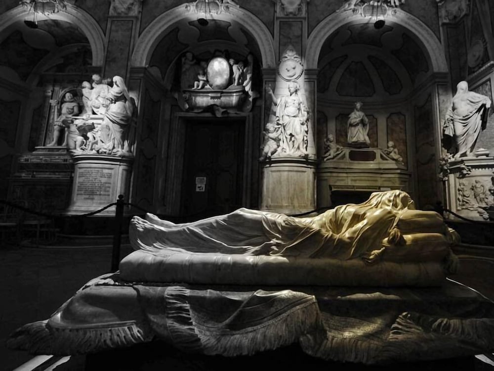 Cloister Inn 12/45