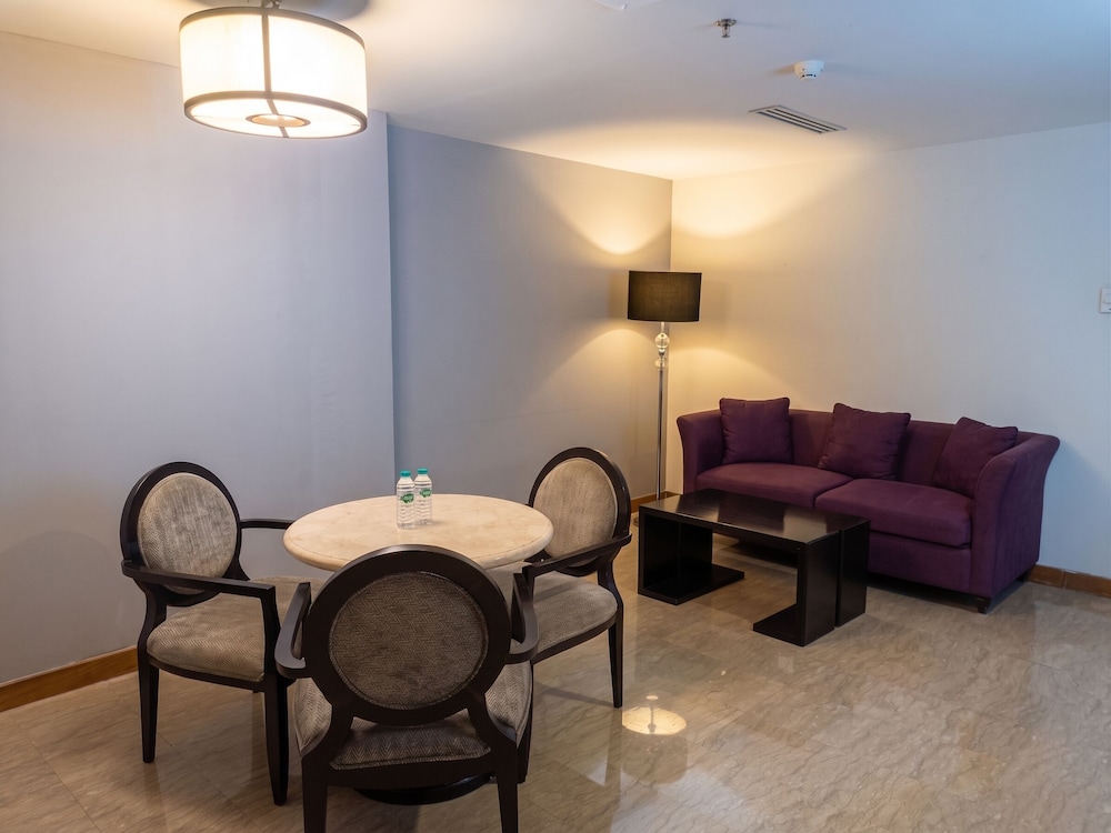 Diradja Hotel 30/50