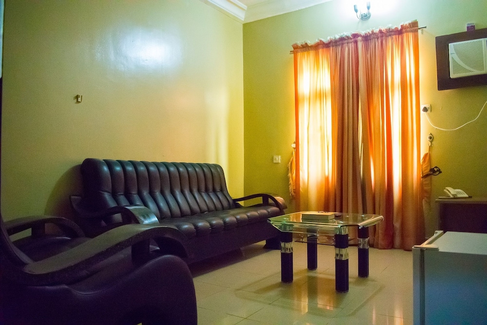 Golden Destiny Hotel Limited 83/100