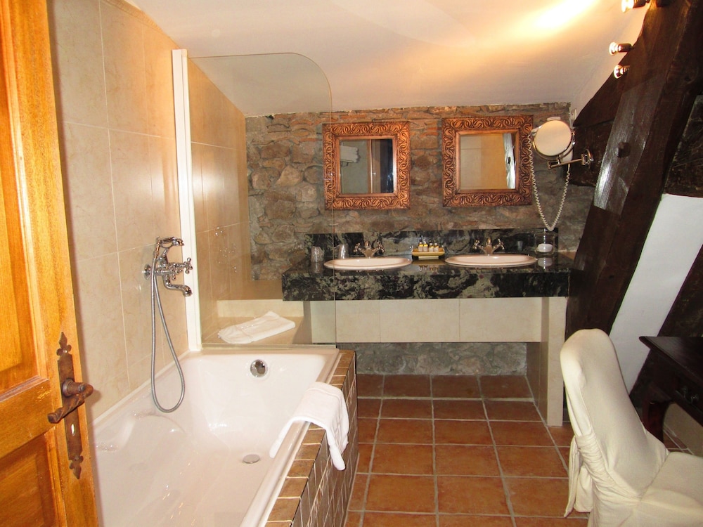DOMUS SELECTA CHATEAU DE FLOURE 26/57