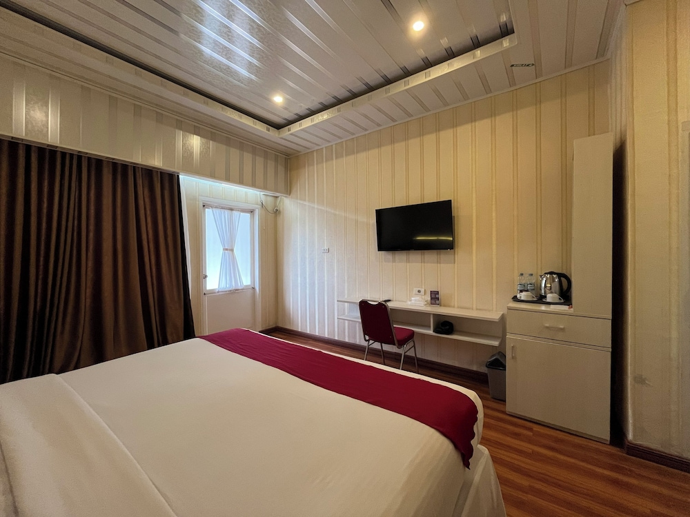 غرفة سوبيريور بسرير كوين، Grand Tamaro Hotel Parapat 2/8