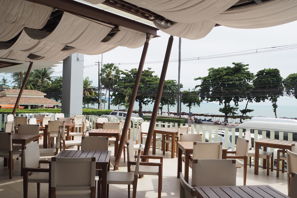 Grand Jomtien Palace Hotel 32/42