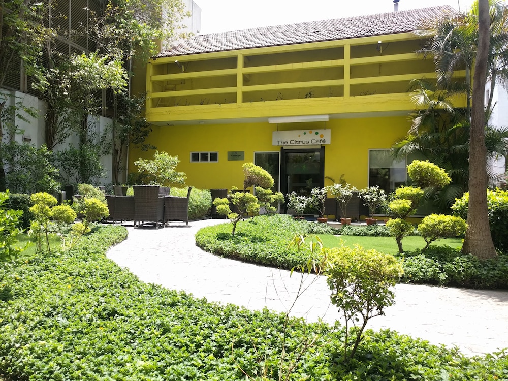 LEMON TREE HOTEL UDYOG VIHAR GURGAON photo1