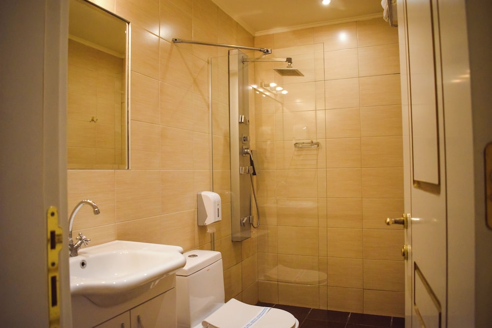 Queens Astoria Design Hotel 23/27