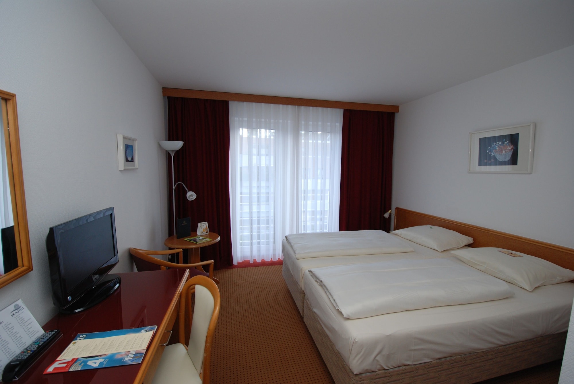 BUSINESS, DOUBLE BED