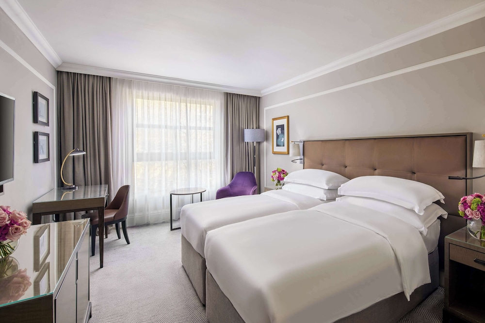 ROOM, TWIN BEDS
