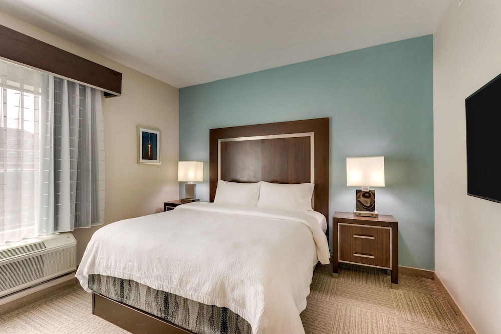 STUDIO, KING BED, SOFA, ACCESSIBLE