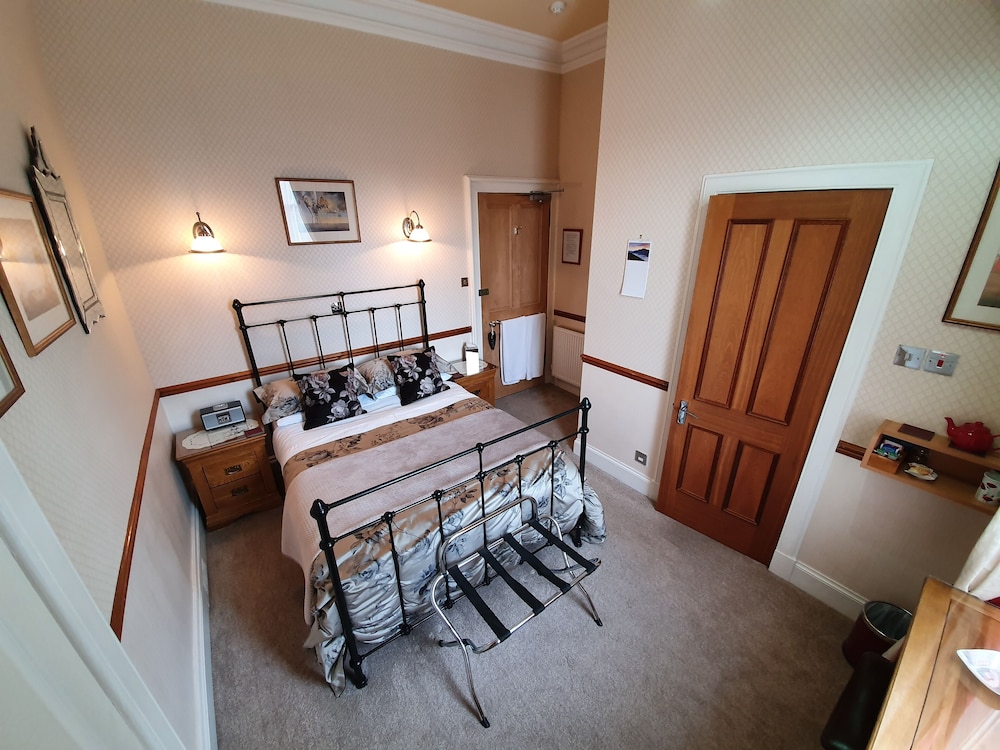 Lauderville Guest House 20/71