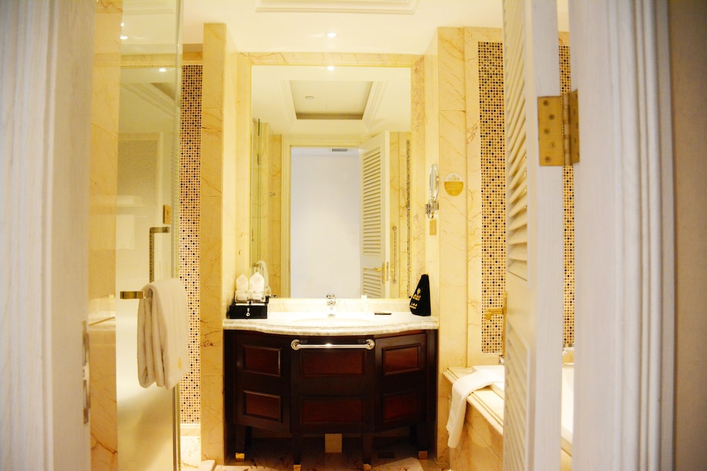 Yinxin Century Hotel 25/25