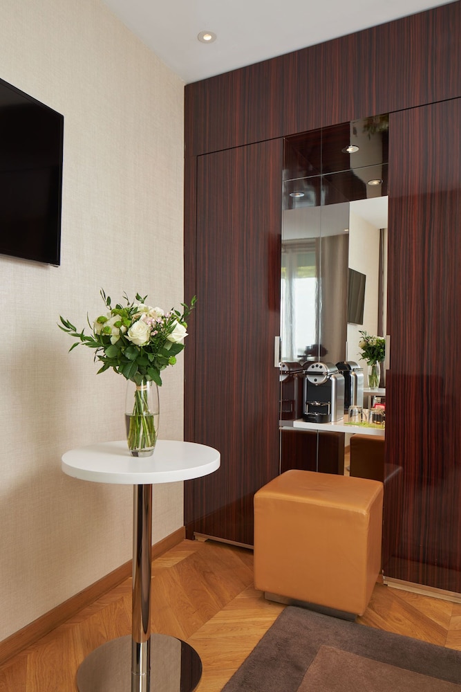 Hotel Tourisme Avenue 64/78