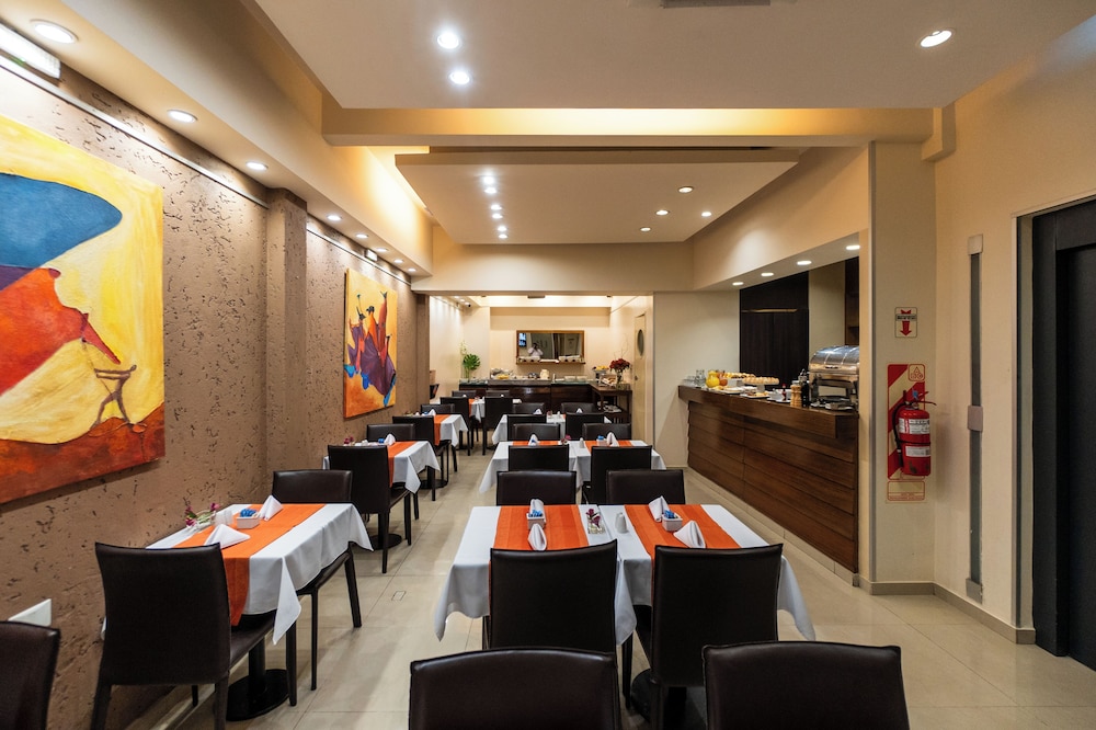 Urban Suites Recoleta Boutique Hotel 70/77