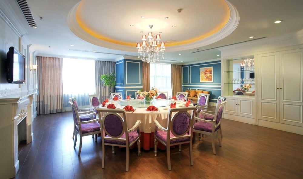 Jinjiang Inn Select Fengxian Baolong Square Canal North Road 22/24