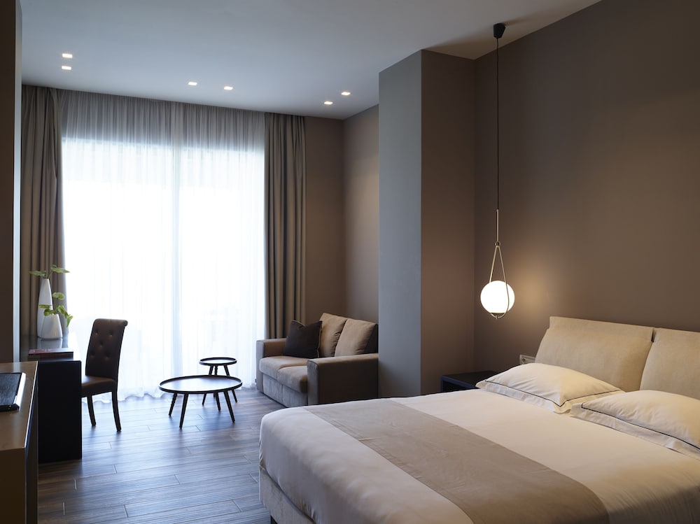 Junior Suite, Pool Access
