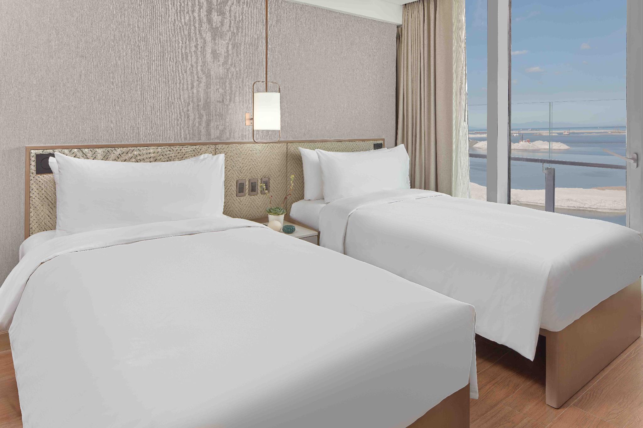 2 Bedrooms, Grand, Panorama, Suite, King and Twin Beds