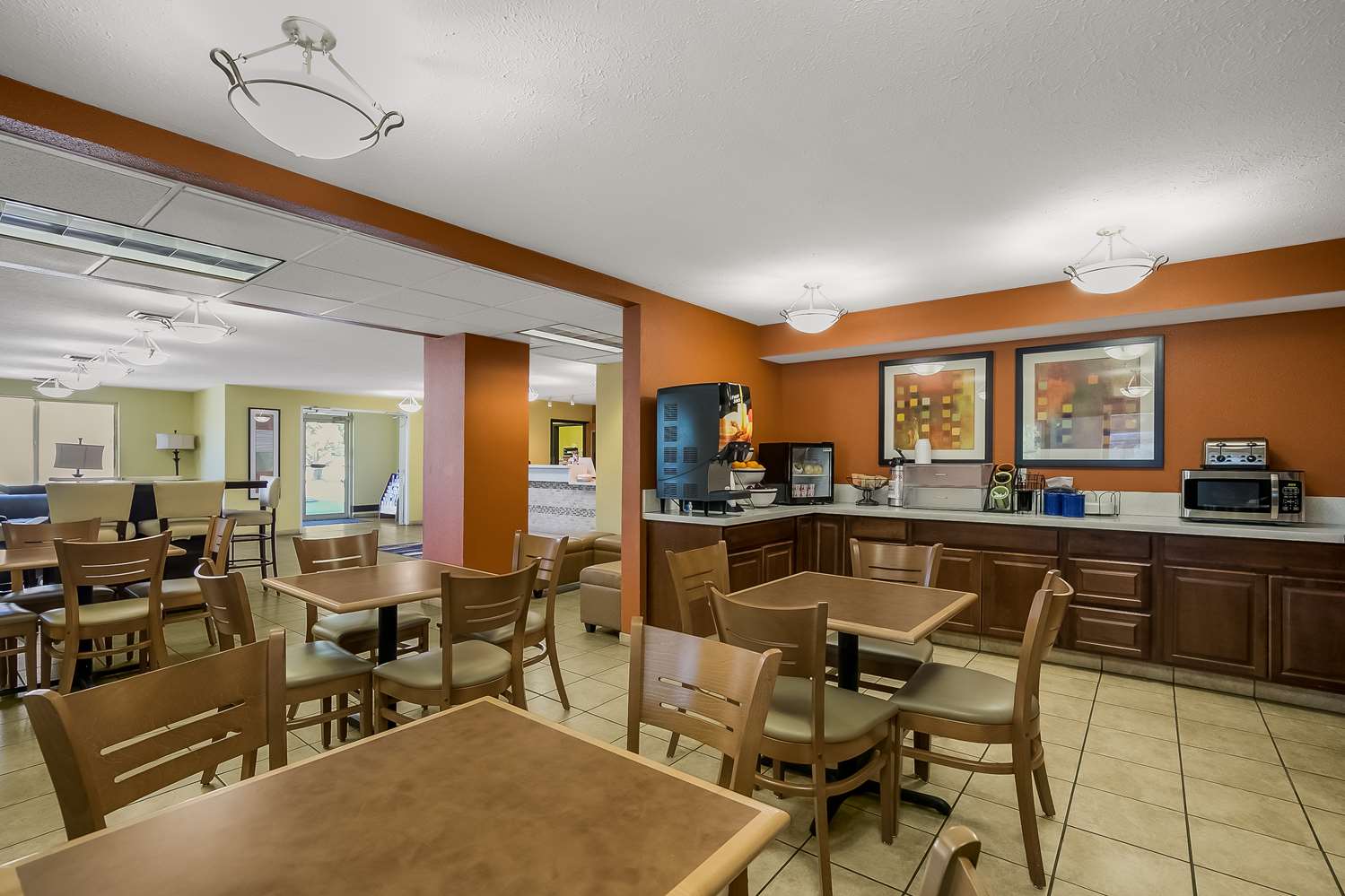 Americas Best Value Sandman Inn 28/37