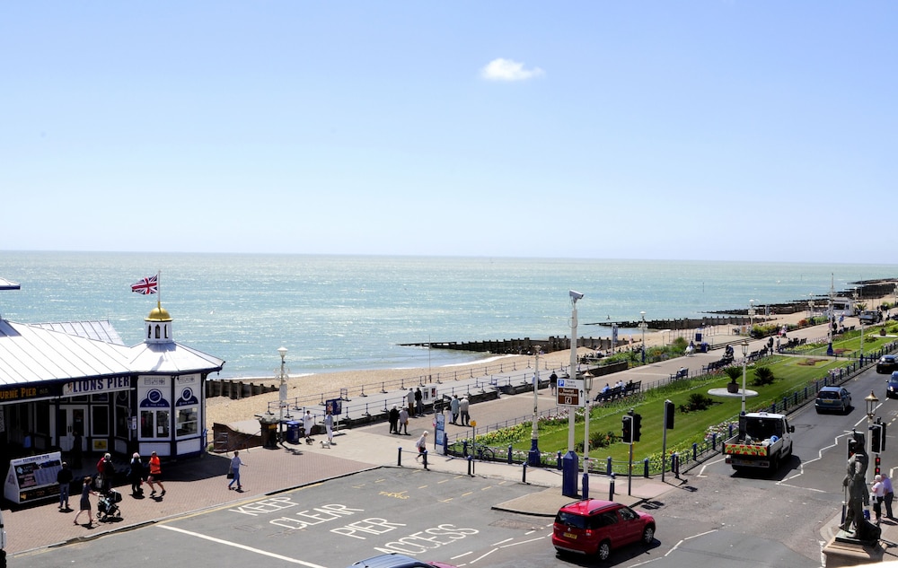 The Pier Hotel 70/80