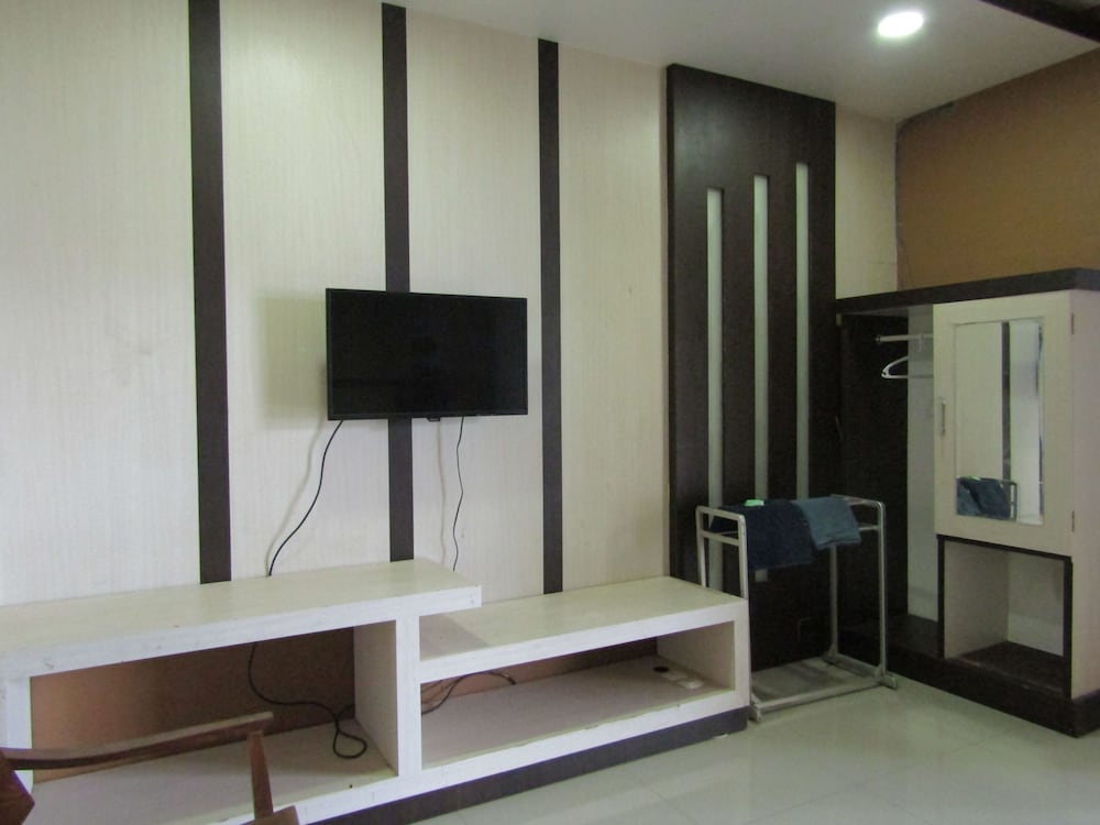 Hotel Kencana Jaya by ZUZU 46/50
