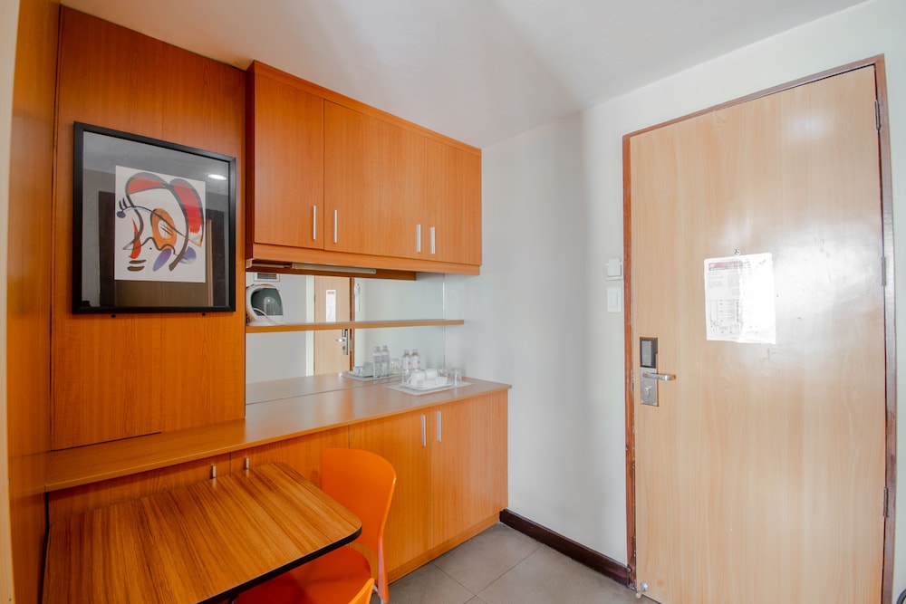 Fuente Oro Business Suites 12/68