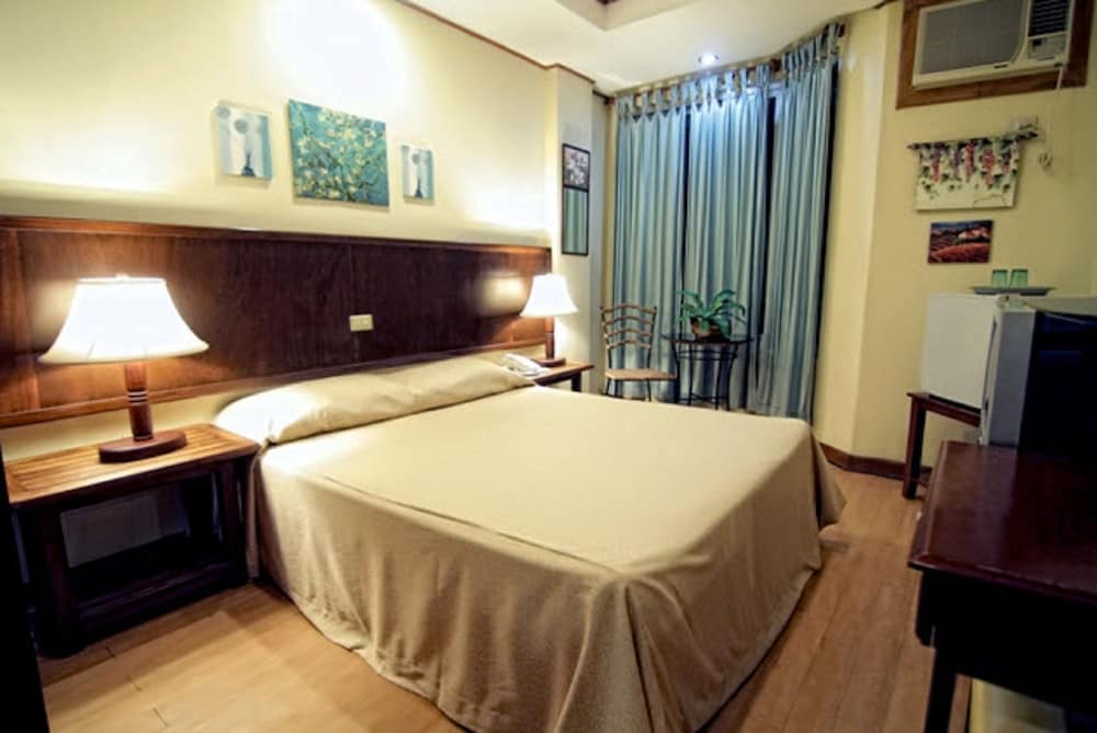 Subic Park Hotel 29/73
