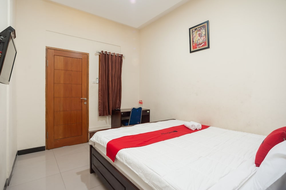 Reddoorz Plus Near Universitas Indonesia 12/50