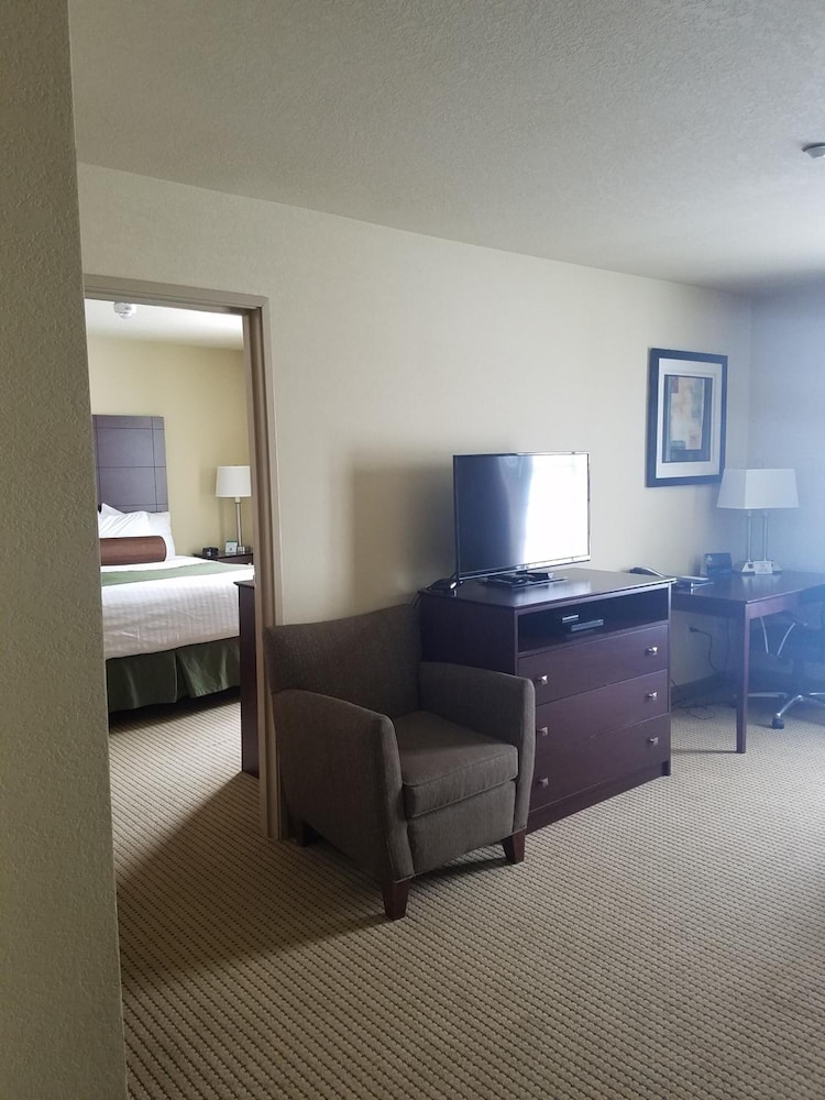Cobblestone Inn & Suites - Carrington 58/67