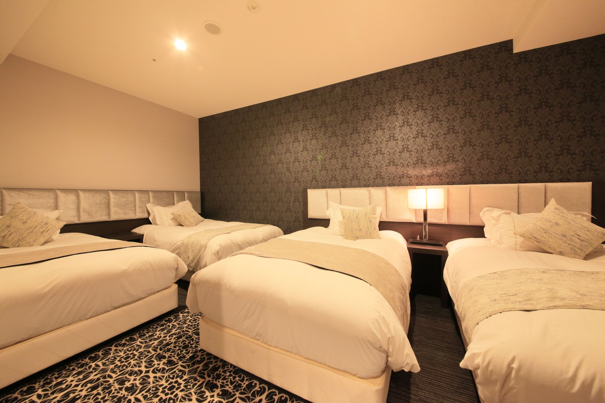 4 BEDROOMS, FAMILY