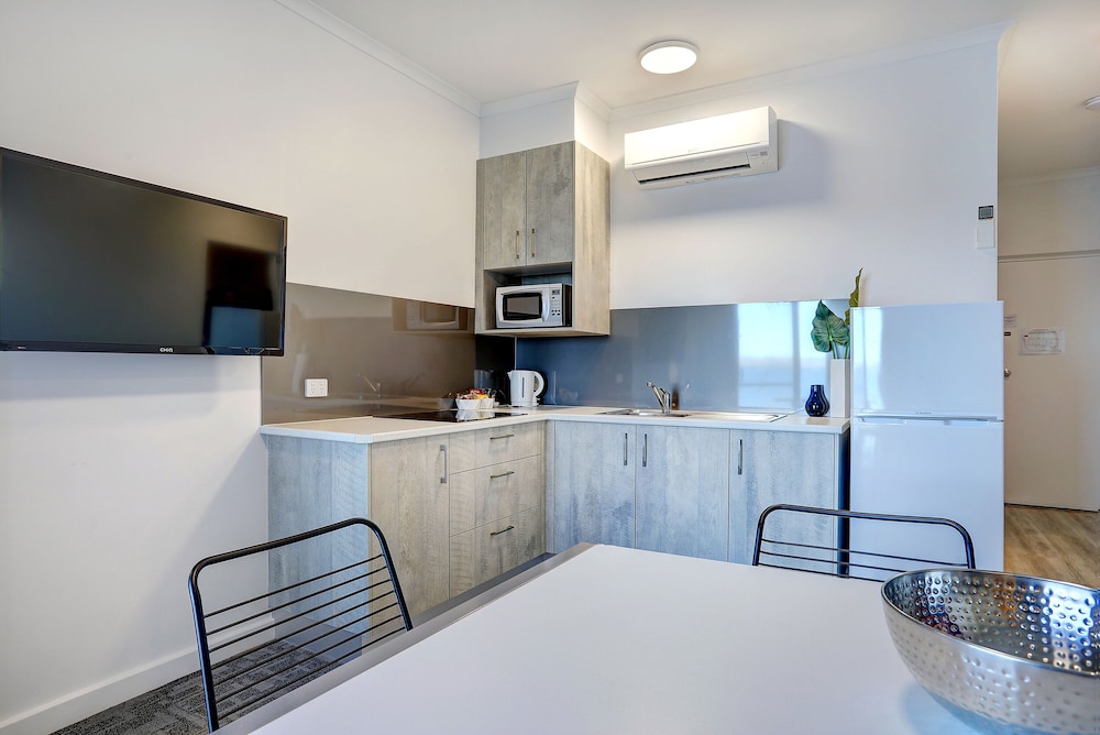 Limani Port Lincoln 24/46