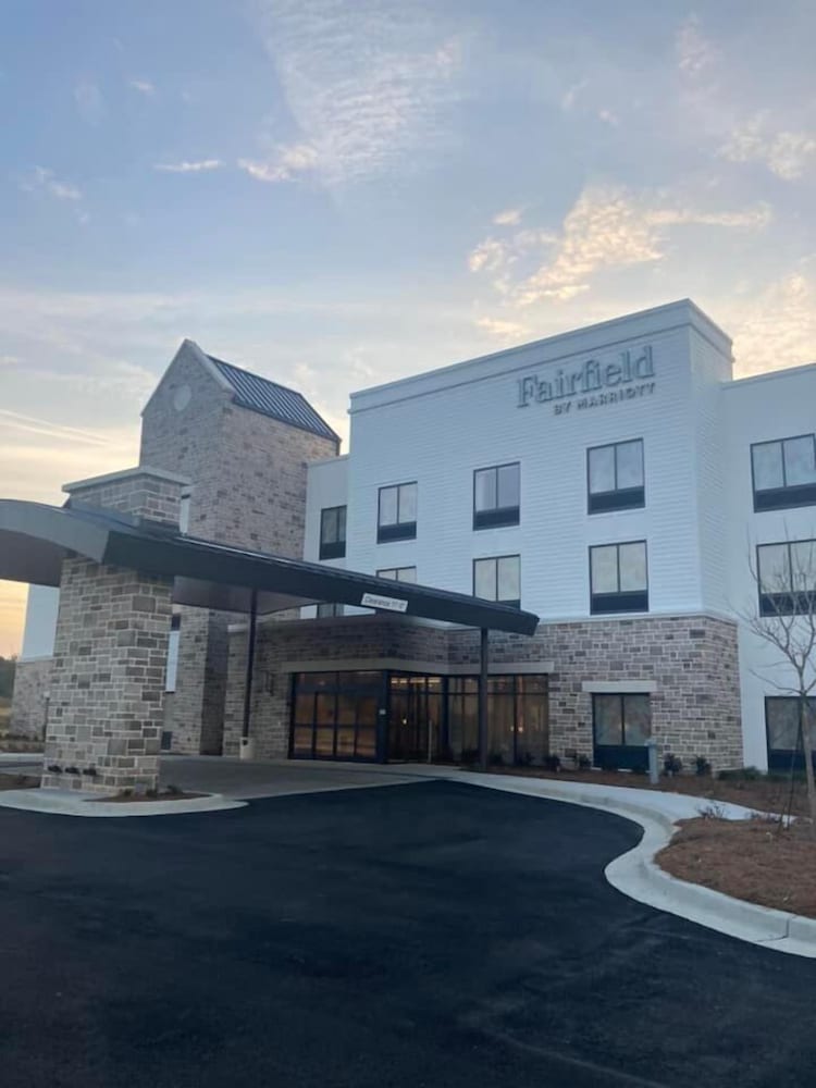 Fairfield Inn & Suites by Marriott Rome 14/15