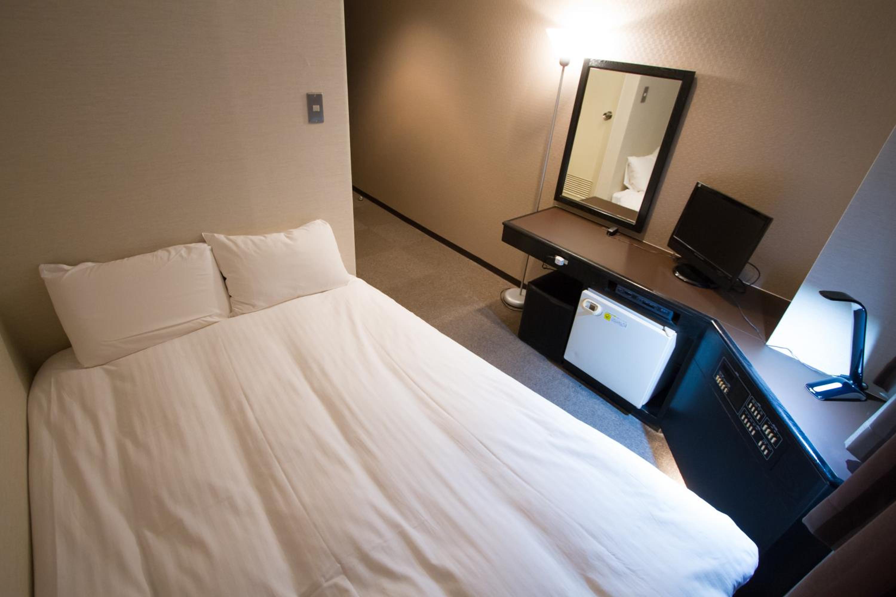Semi Room, Semi Double Bed, Smoking