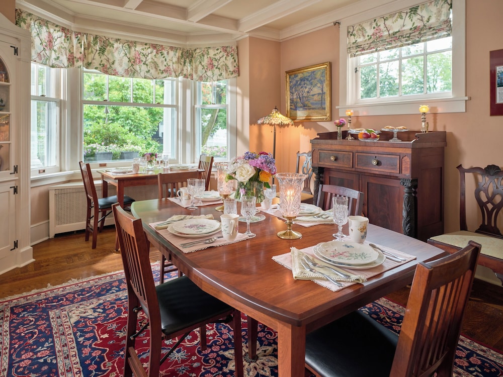 Mooreland Garden Inn 28/33