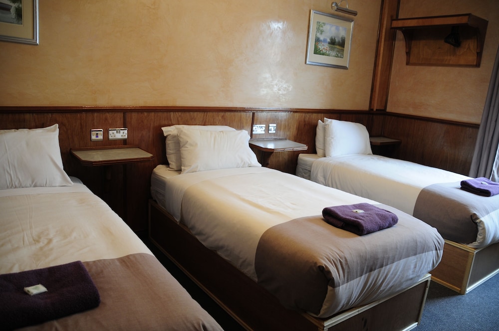 Cricklewood Lodge Hotel 11/33