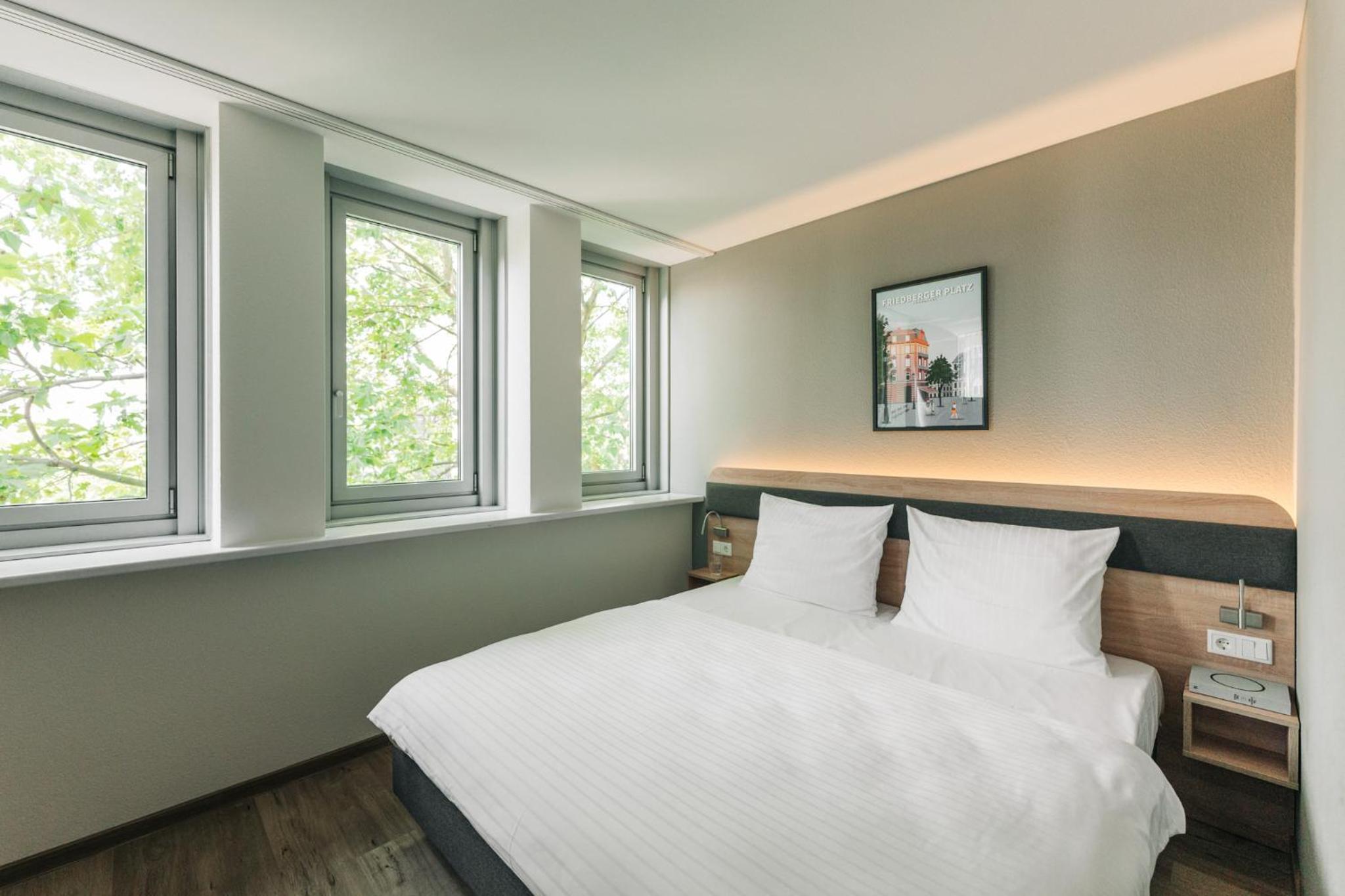 Room, Queen Bed